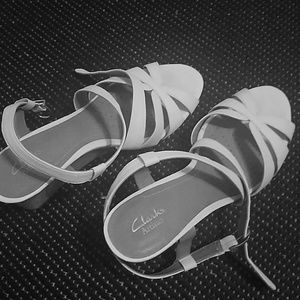 Like new!!! Clarks Artisan white dress shoe